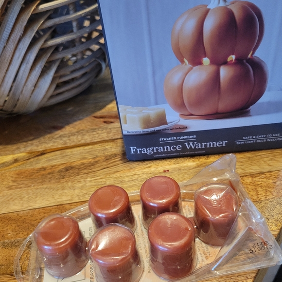 Fragrance wax warmer and wax melt bundle - Picture 2 of 2